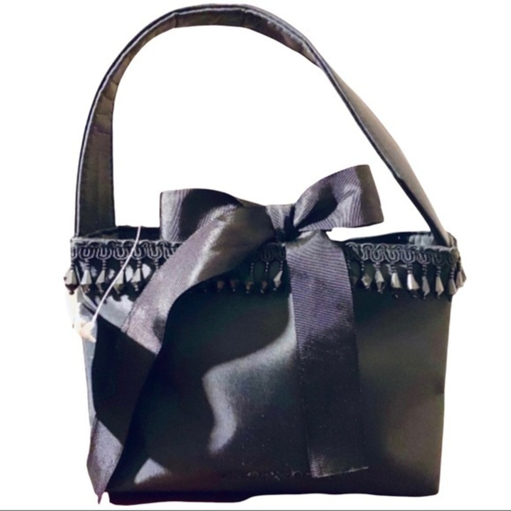 Cute xoxo beaded bow purse NWT